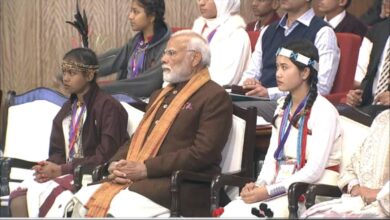 Pariksha pe Charcha: In the Pariksha pe Charcha program, Prime Minister Narendra Modi made Sukma student Umeshwari sit with him.